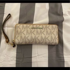 Michael Kors Leather Continental Wristlet